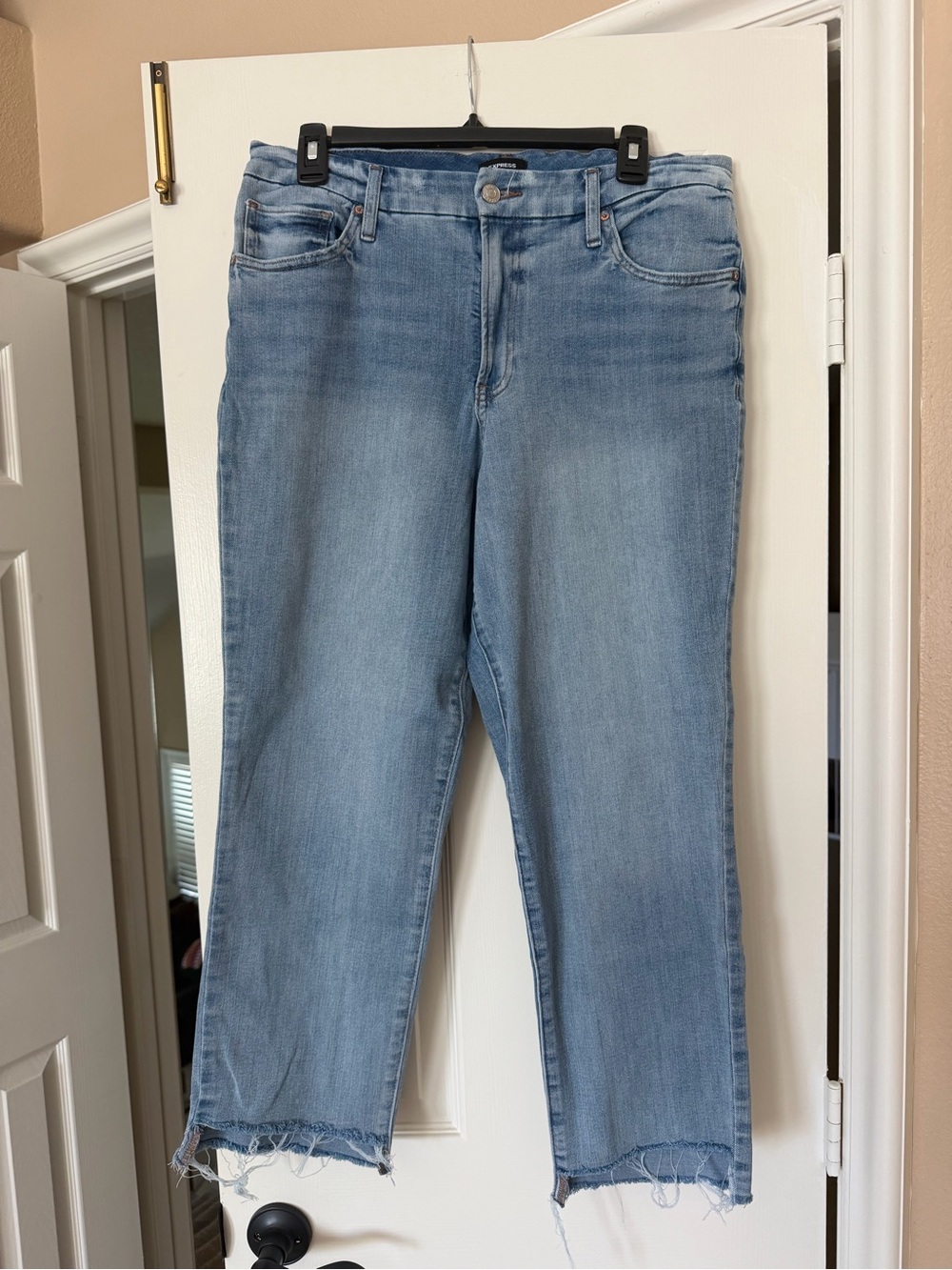 Express Light Blue Cropped Straight-Leg Jeans